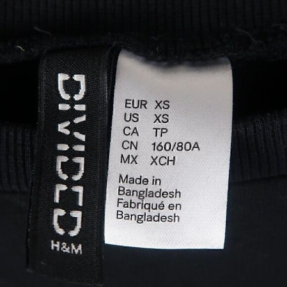 DIVIDED H&M BLACK CREW NECK LONG SLEEVE T SHIRT WITH EMBROIDERED ROSE SIZE XS - Picture 2 of 7